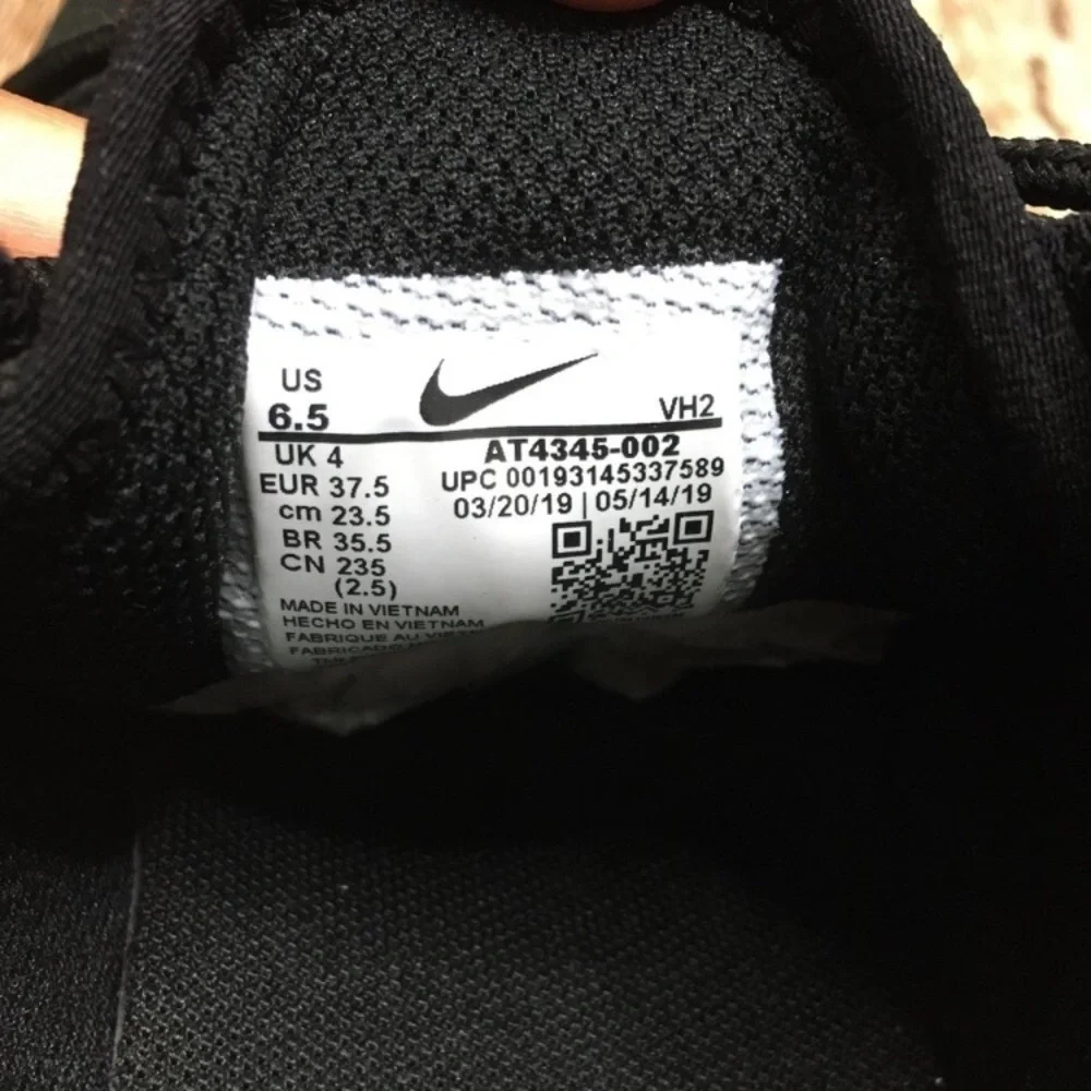 NIKE VTR Runner Sneaker Running Shoe Black SIZE 6.5 NEW